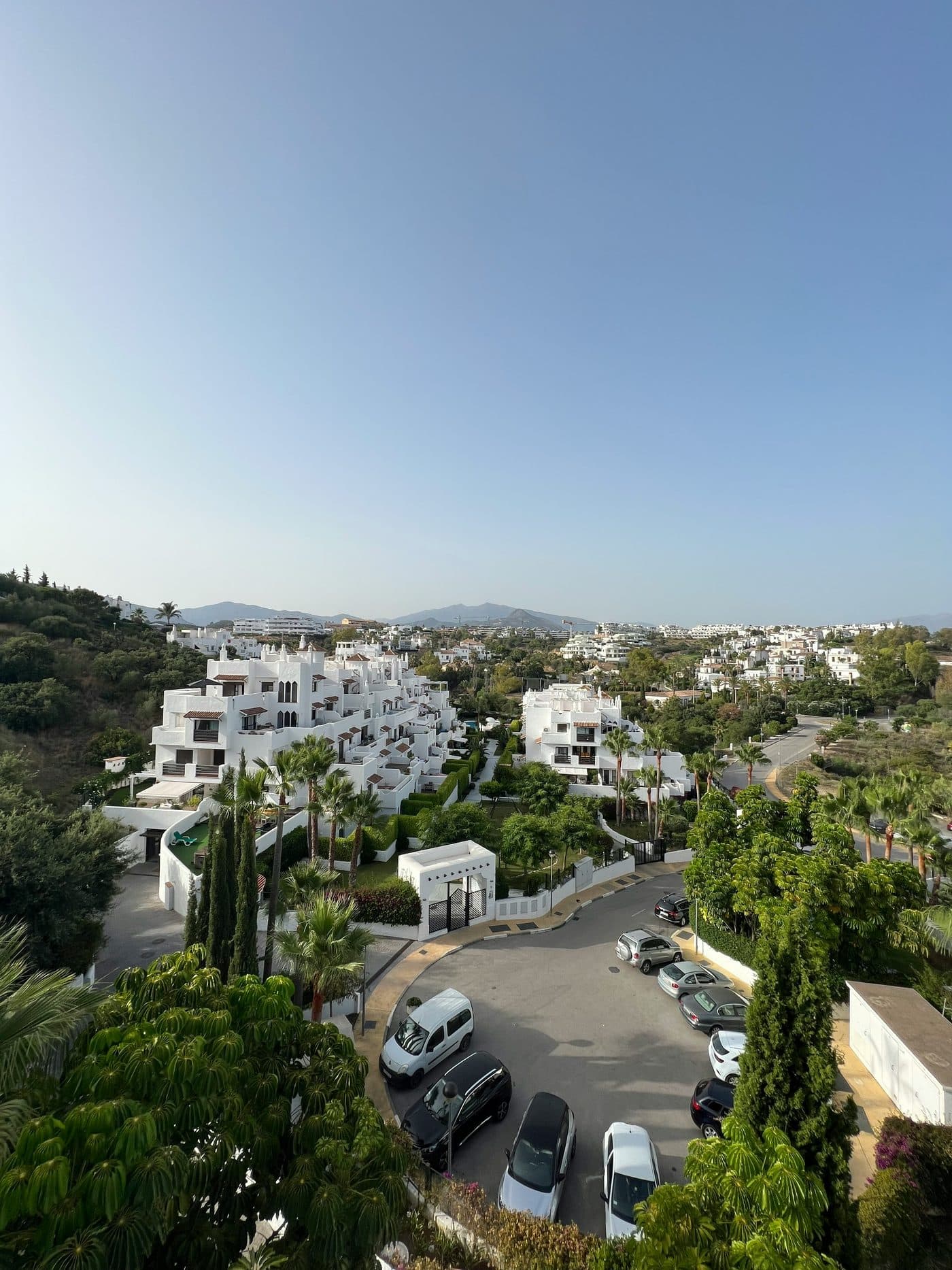 Villas with golf views in El Paraíso near Estepona