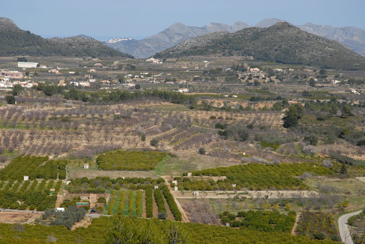 Het dorp Xaló in de Jalón-vallei