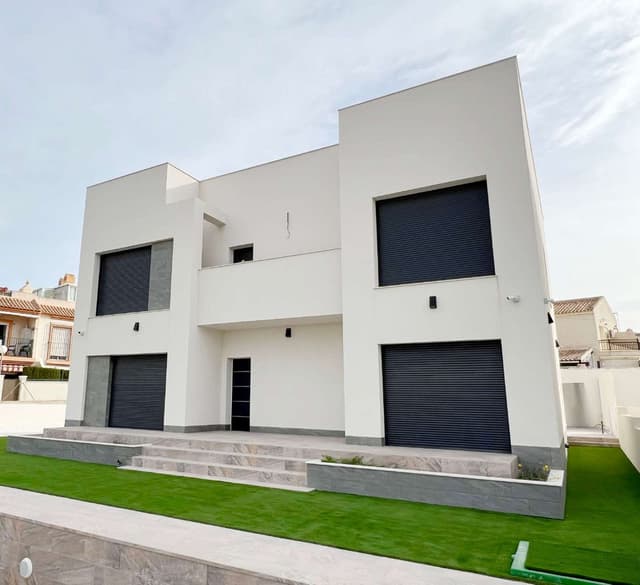 Torrevieja Twins — 02.jpg