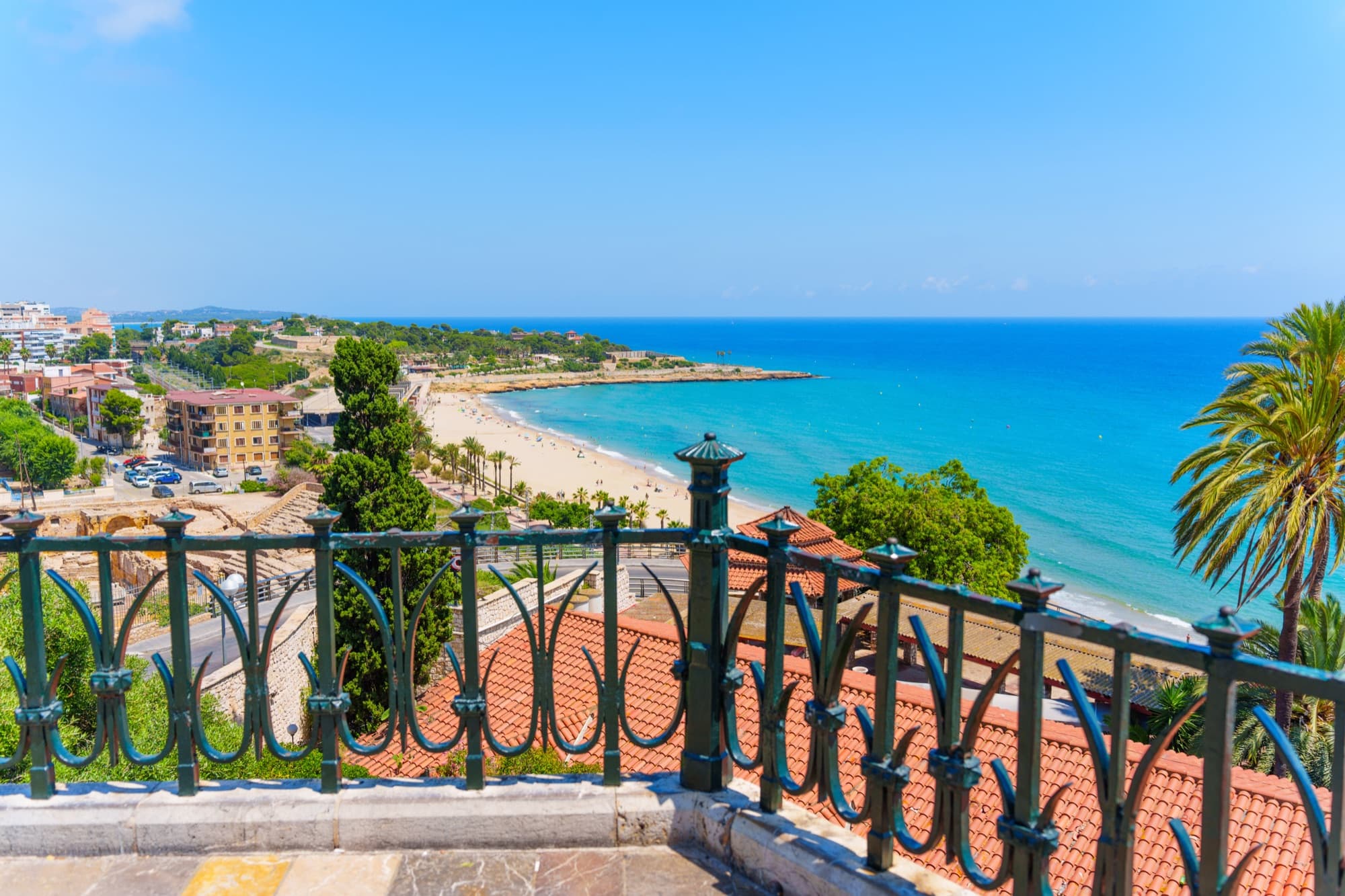 Zicht op het strand van Tarragona vanaf het Balcó del Mediterrani