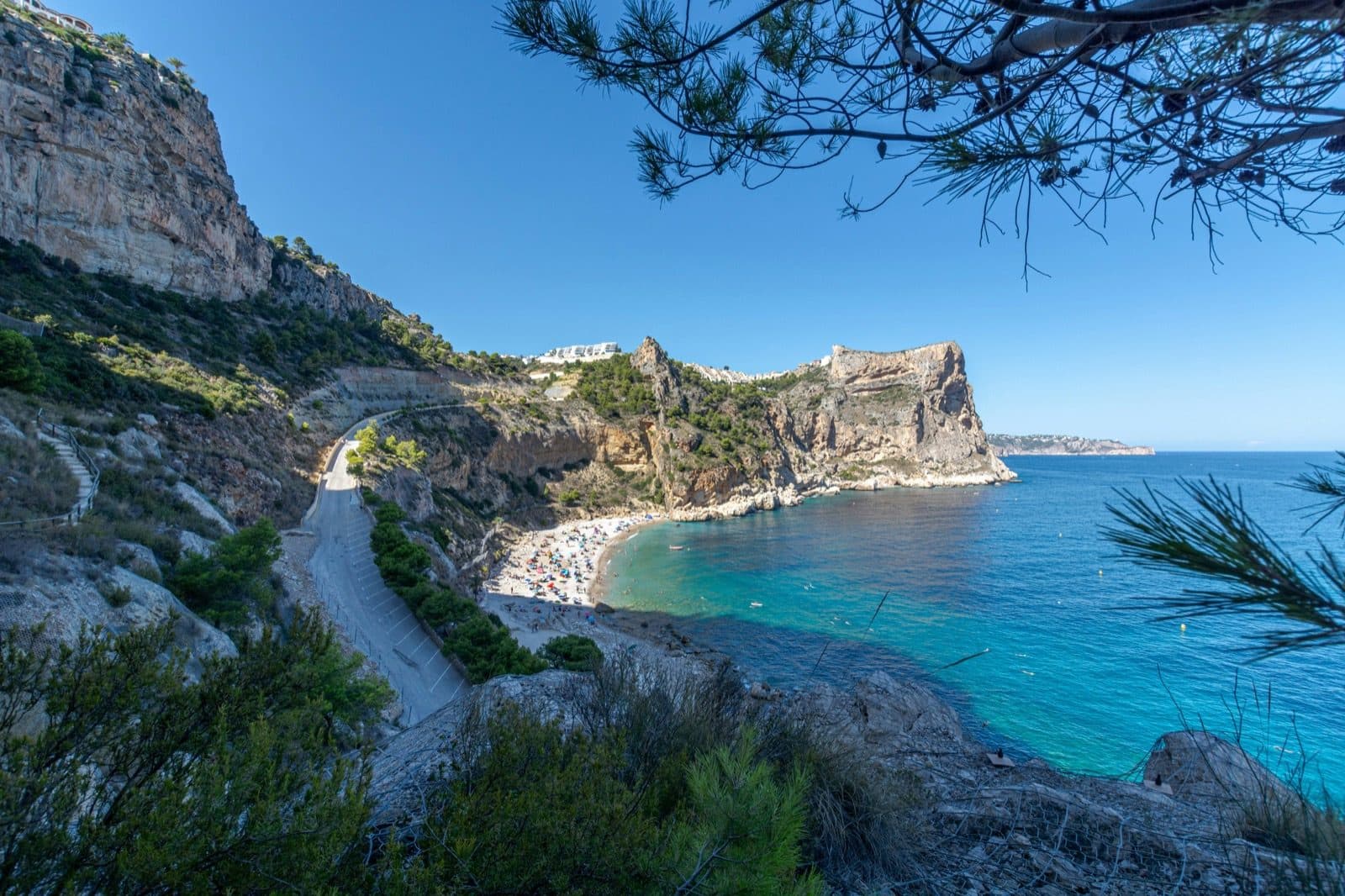Heuvels en kustlijn aan de noordelijke Costa Blanca