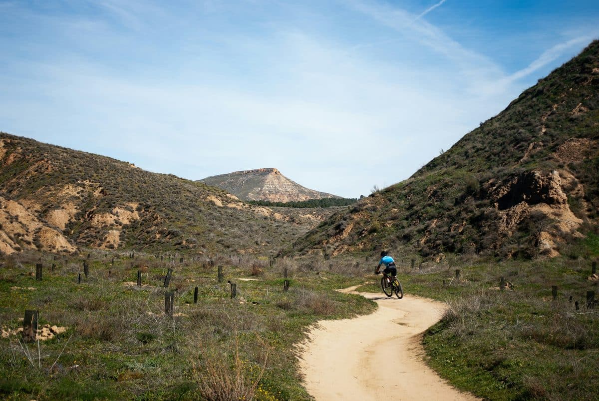 Hiking path in the mountains around the Jalón Valley