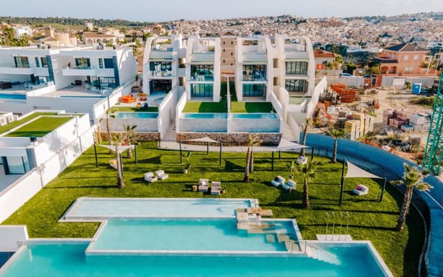 Oceanic Apartments — 01.jpg